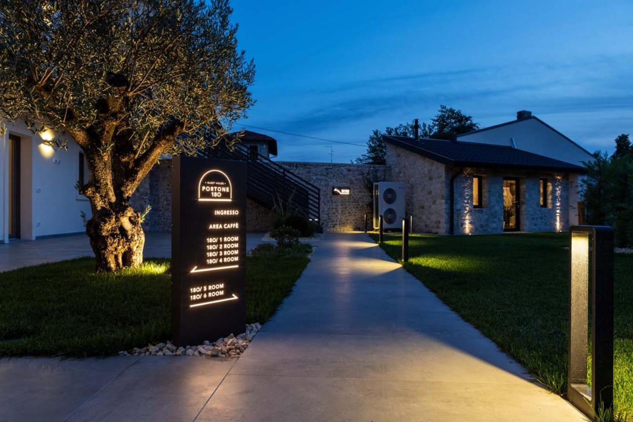 Portone180 Guest House Roveredo in Piano Exterior photo